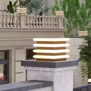 Élégante Lampe Pilier Solaire Extérieure