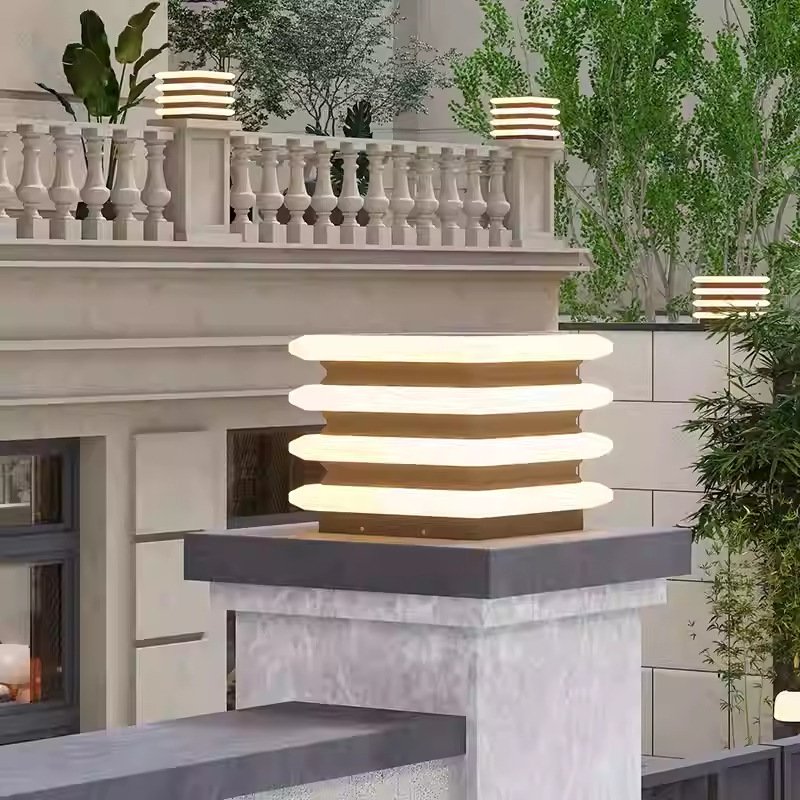 Élégante Lampe Pilier Solaire Extérieure