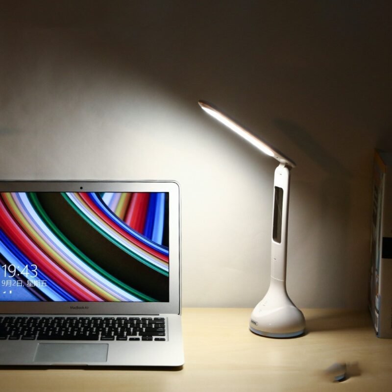 Lampe de Bureau LED Élancée Moderne en Plastique Blanc