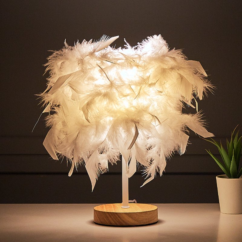 29ca3179-6083-47e5-9634-a39203b50204.jpg Lampe de Table Plumes Aériennes Éclatantes