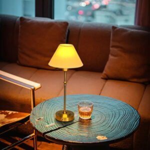 Lampe de Bureau en Laiton avec Abat-Jour Conique Élégant