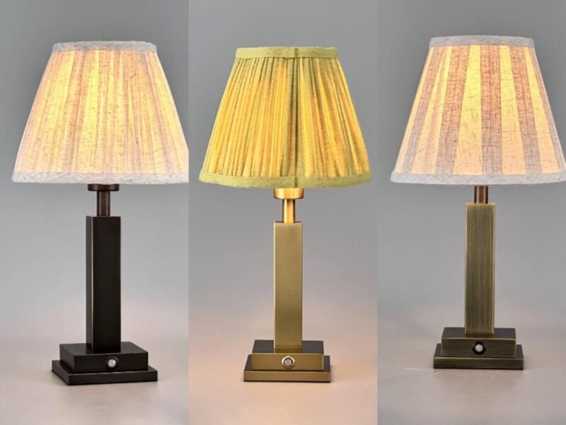 Lampe de Table Dorée en Laiton avec Abat-jour Plissé