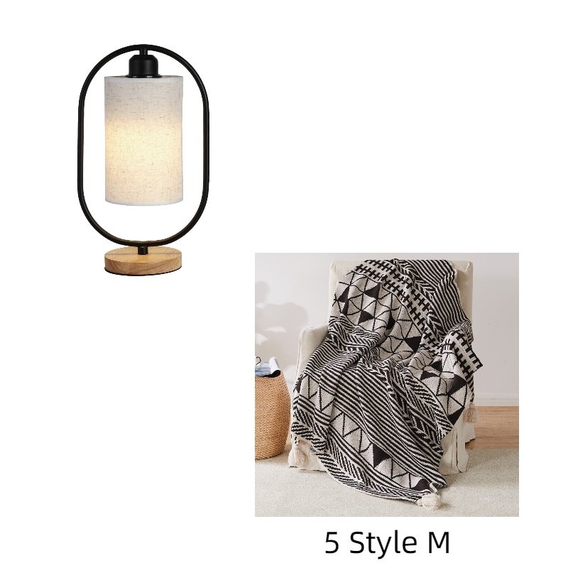 a616a582-cebd-446d-9560-40d5e8239602.jpg Lampe de chevet ovoïde avec support bois scandinave