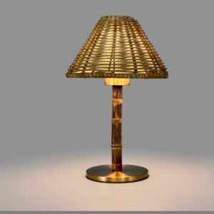 cecba5cd-a498-493d-b49a-7917ac214b1f.jpg Lampe de Table en Osier et Laiton Élégante