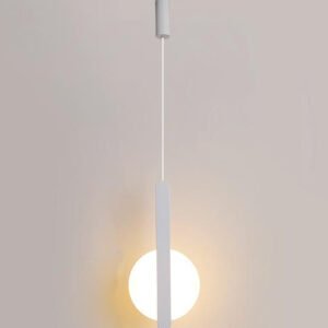 Suspension Élégante à Tige Blanche et Diffuseur en Verre Opaque