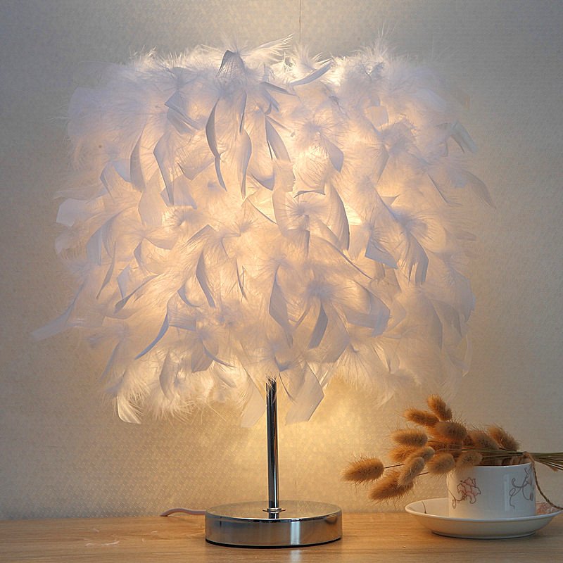 Lampe de table aux plumes aériennes en métal chromé