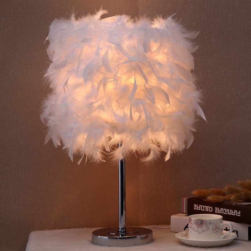 Lampe de table aux plumes aériennes en métal chromé