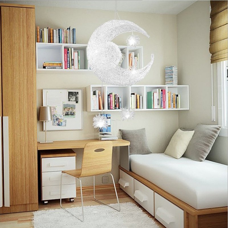 Suspension Lune en Treillis Étoilé en Métal Argenté