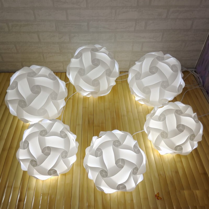 Suspension Sphérique Généreuse de Formes Interlacées