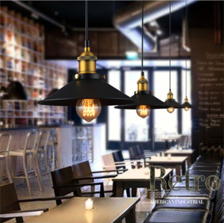 Suspension Industrielle avec Accents de Laiton