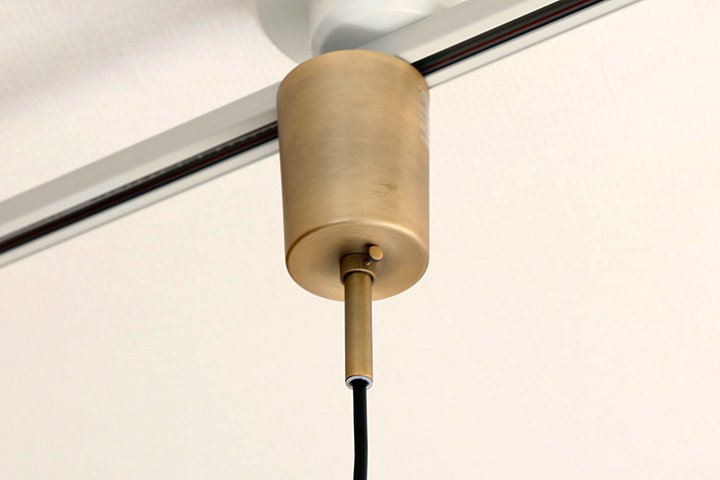 Suspension Conique en Verre Transparent avec Finition Cuivrée Élégante